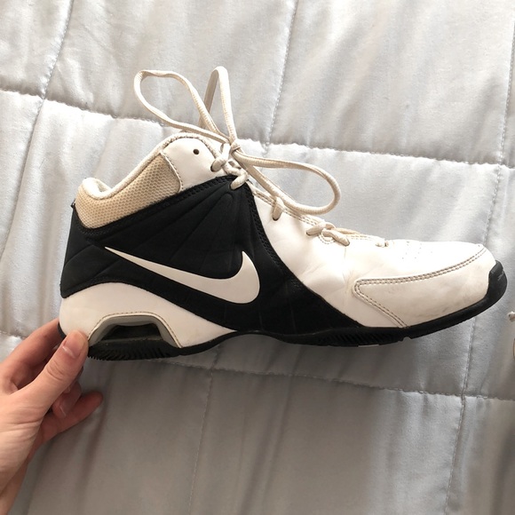 Basketball shoes - Picture 3 of 4